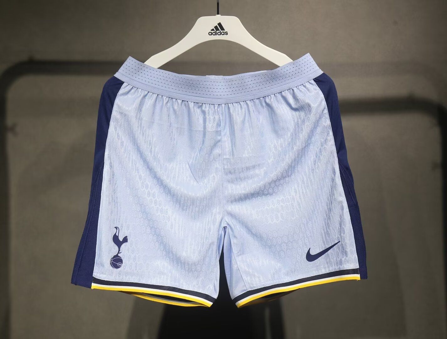Short Tottenham 2024/2025 Versão Jogador