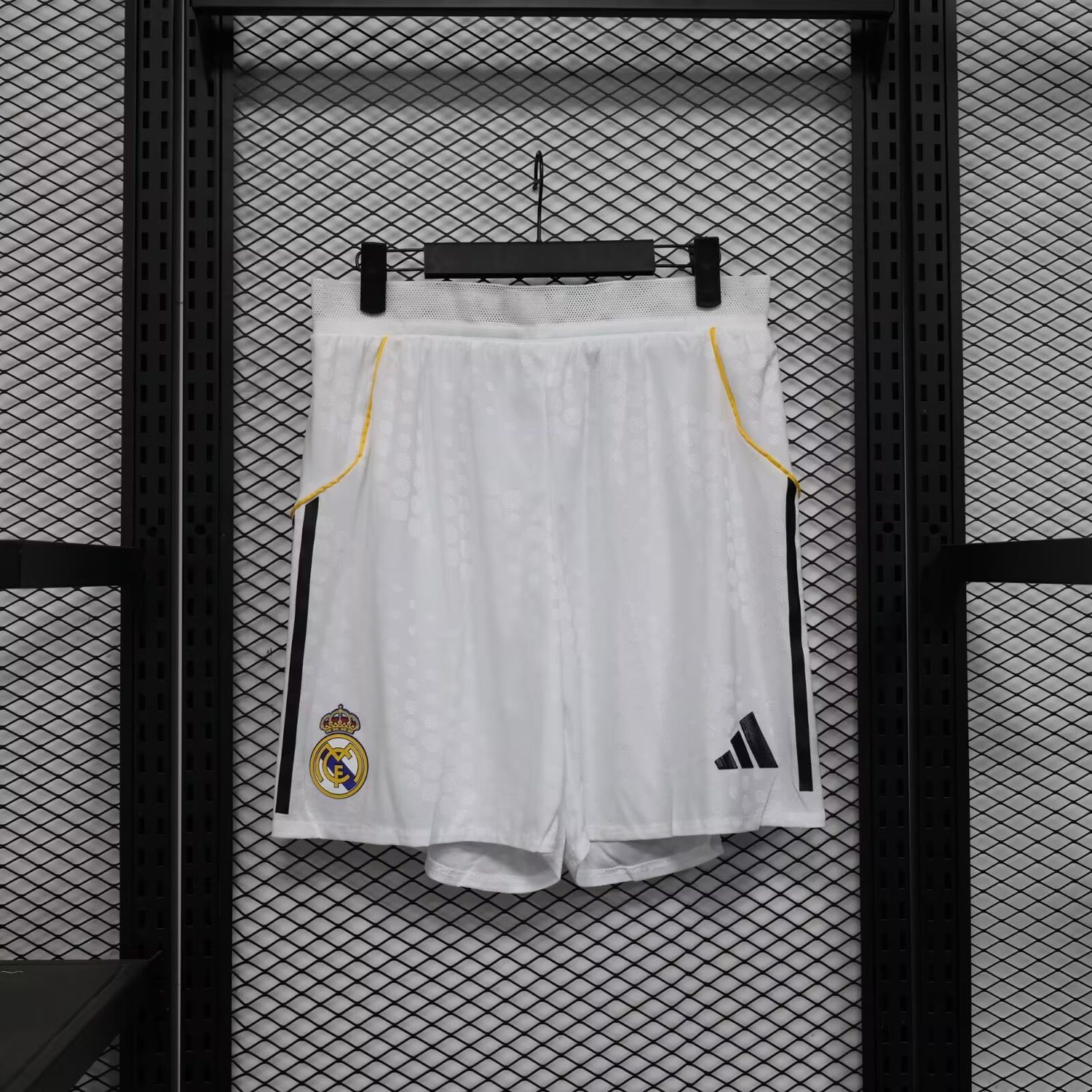 Calção 1 do Real Madrid 2025/26 adidas - Masculino Versão Jogador