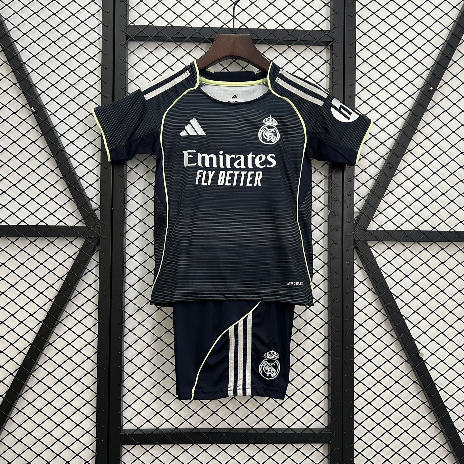 kit Camisa Infantil Real Madrid 2025/2026 Away