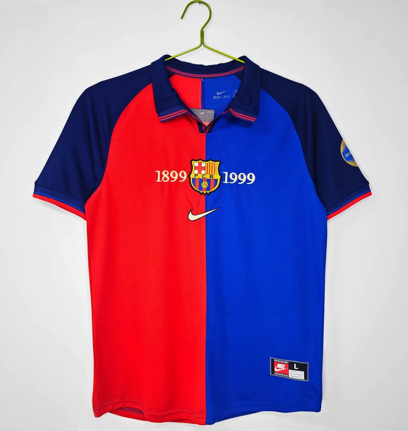 Camisa Barcelona edição 100 Anos Retro 1899/1999 Azul Grená Camisa Barcelona edição 100 Anos Retro 1899/1999 Azul Grená