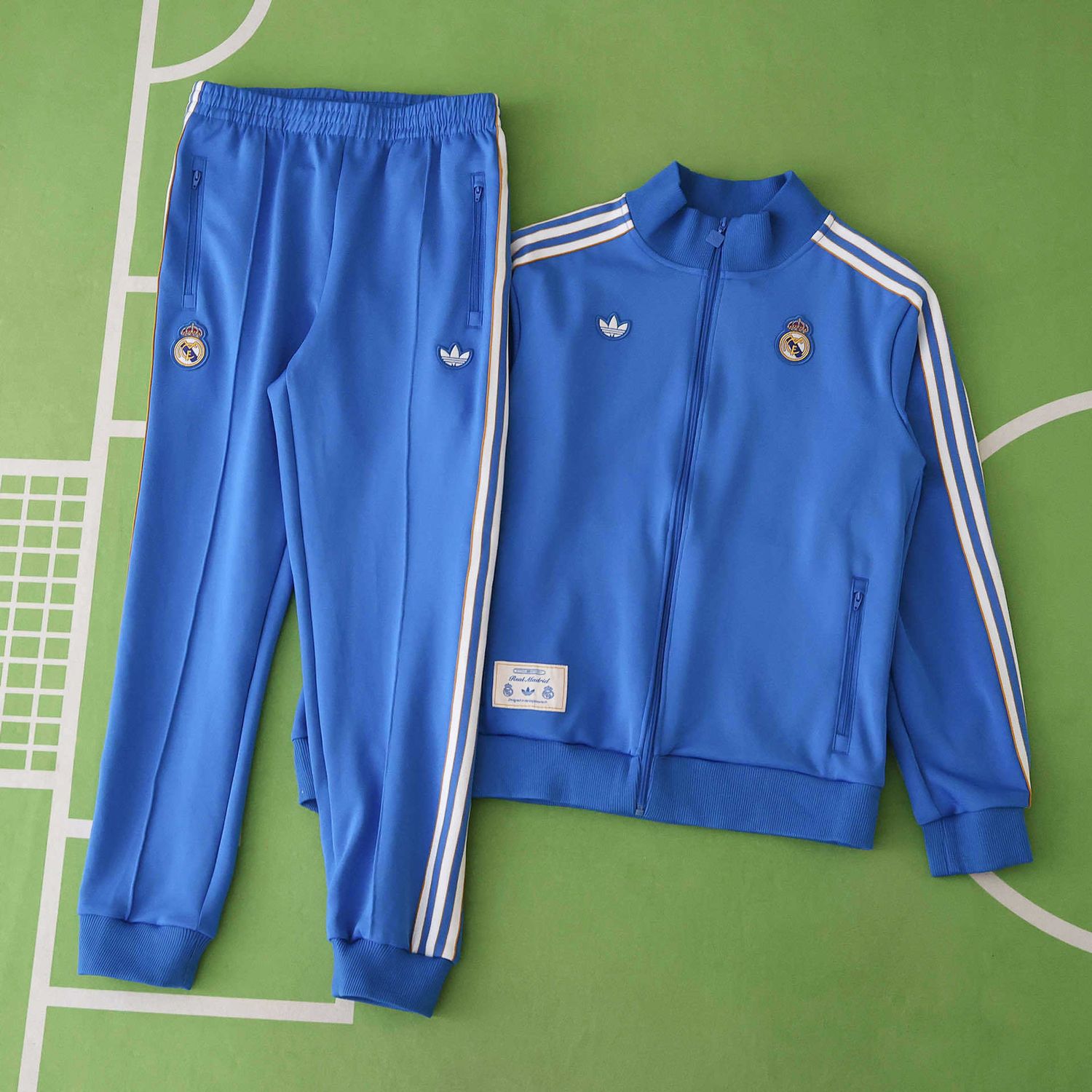 Conjunto Real Madrid 2025 Blusão e Calça - Treino Masculino - com Zíper Conjunto Real Madrid 2025 Blusão e Calça - Treino Masculino - com Zíper