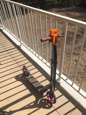 Trottinette 🛴 une Main 🖐 Trottinette 🛴 une Main 🖐