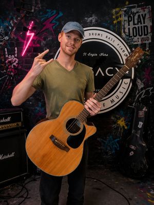 Guitar / Bass Lessons