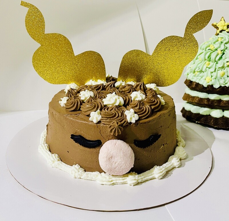 Holiday Reindeer Cake