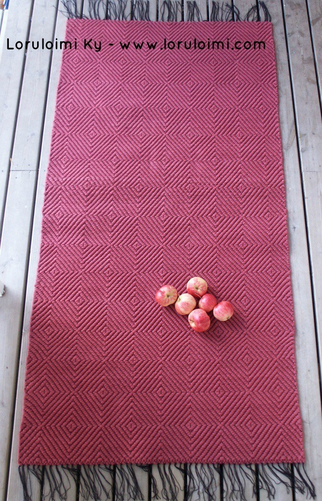 Vinoruutuinen matto