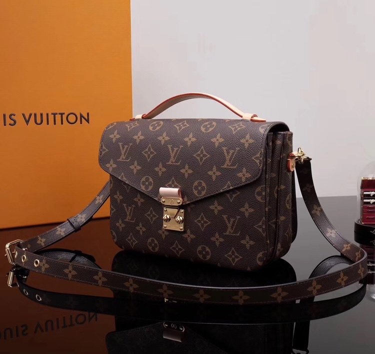 LV Classic Pochette Métis