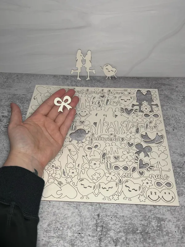 Friends Chipboard - Mintay