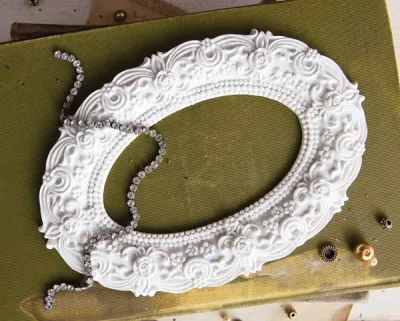 Vincennes Regal Frame - Memory Hardware Resin Frames