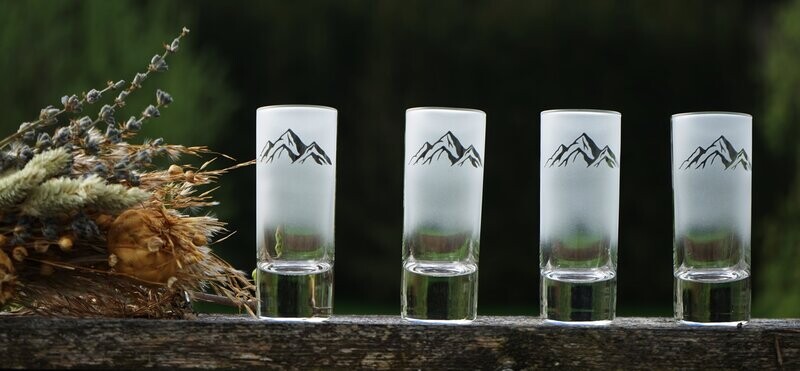 vierteiliges Schnapsset Berg