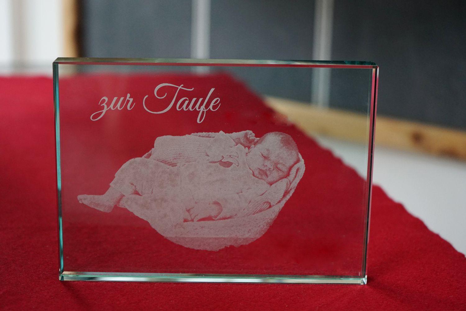 Glasgestell mit Fotogravur