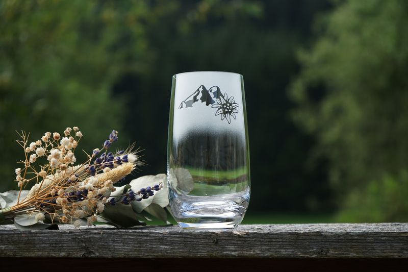 Trinkglas Berg mit Edelweiß