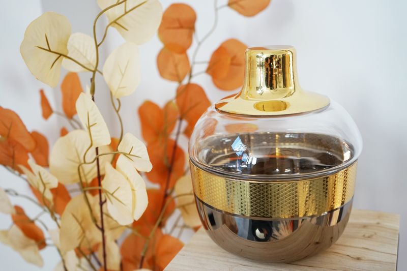 Dose 24 karätigen Gold