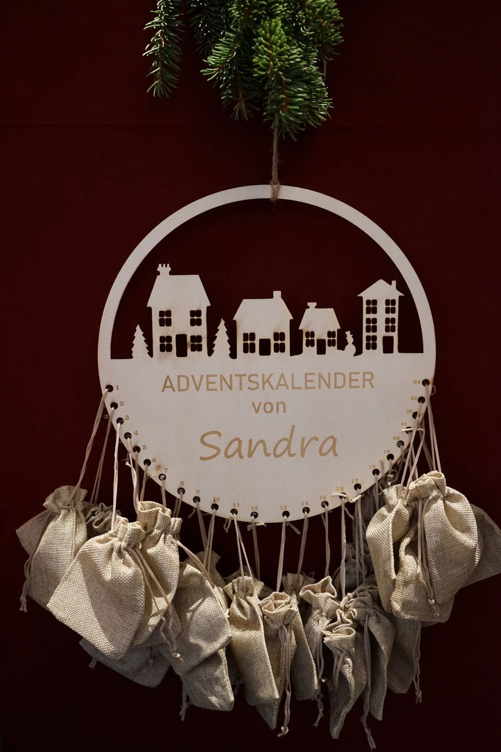 Adventskalender rund mit Säckchen