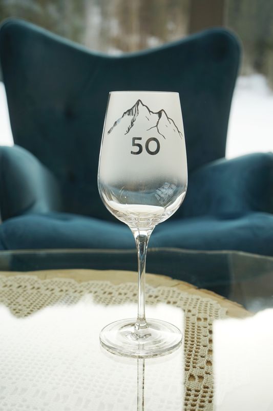 Weinglas zu Jubiläum 50