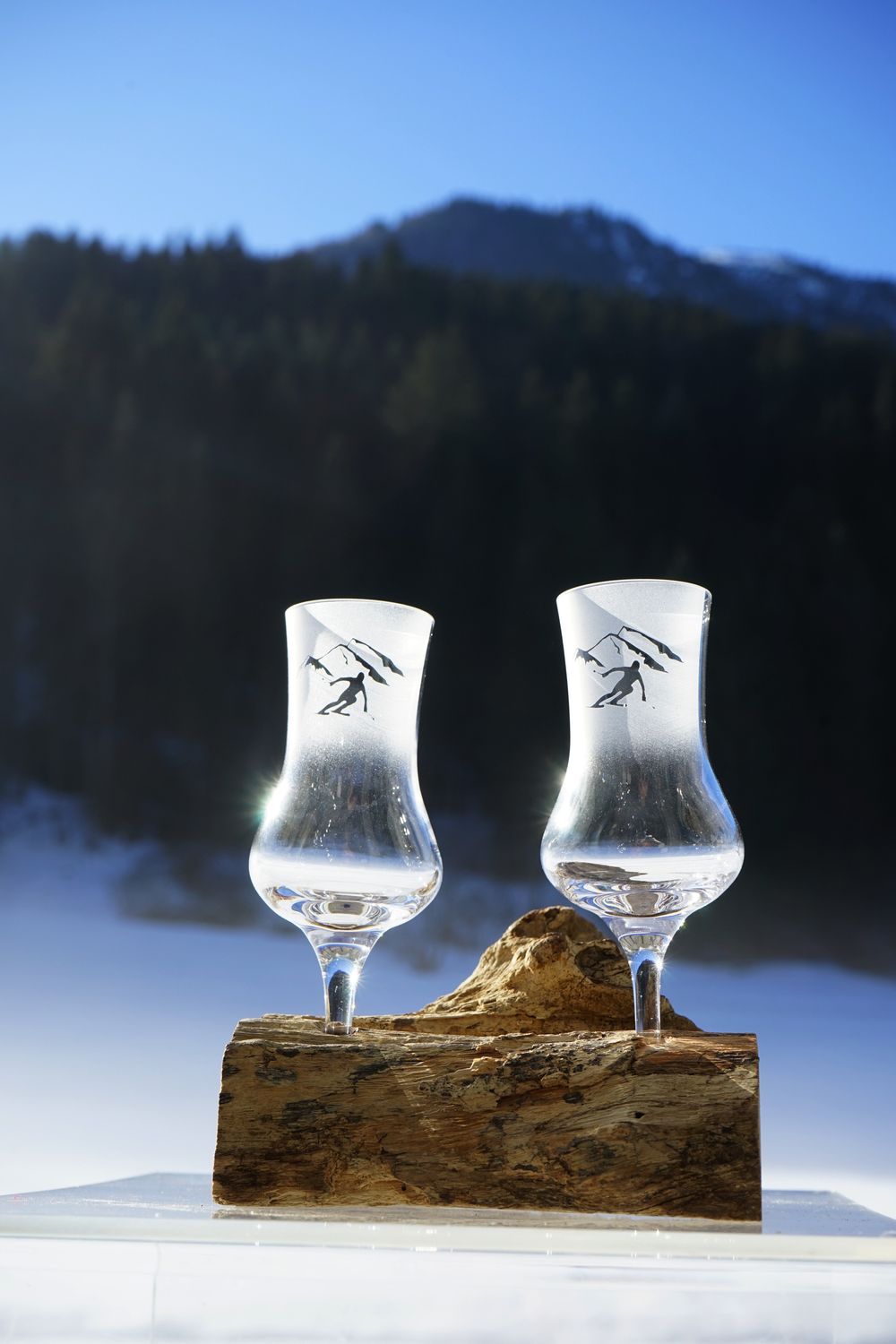 Wurzel mit zwei Gläser