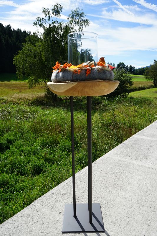 Metallsäule mit Teakholzschale