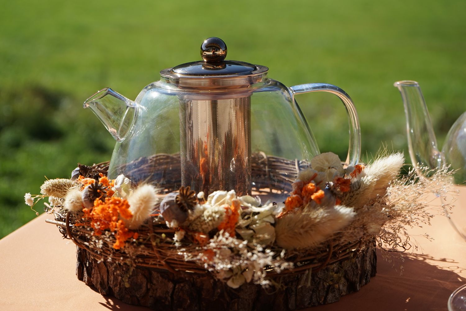 Teekanne mit Kupfersieb