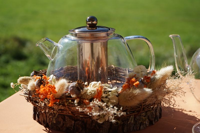 Teekanne mit Kupfersieb
