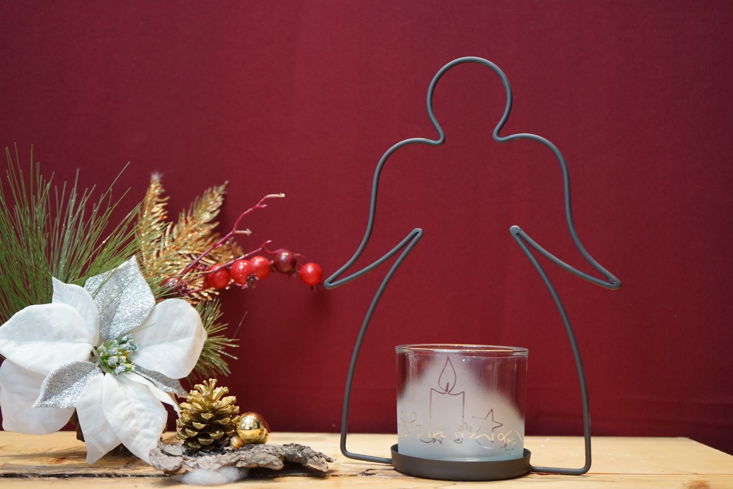 Metallengel mit Teelicht