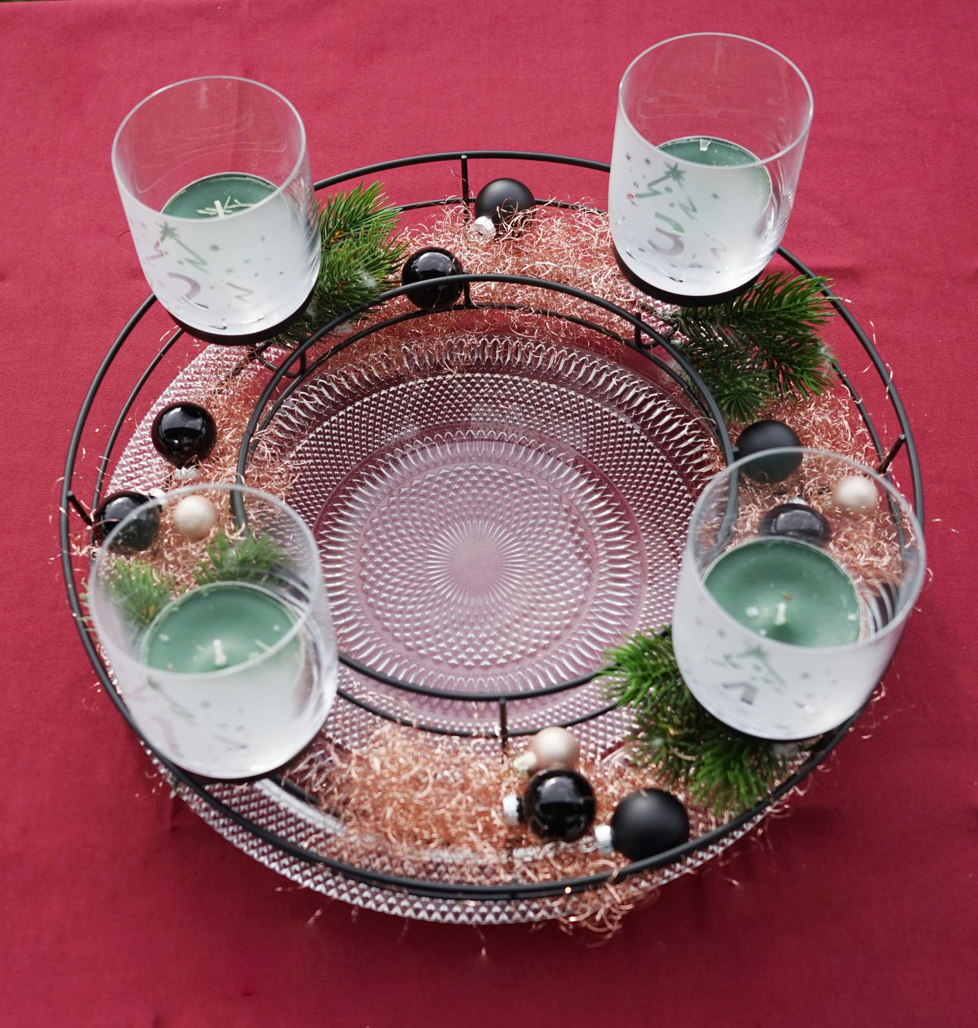 Adventskranz auf Glasteller