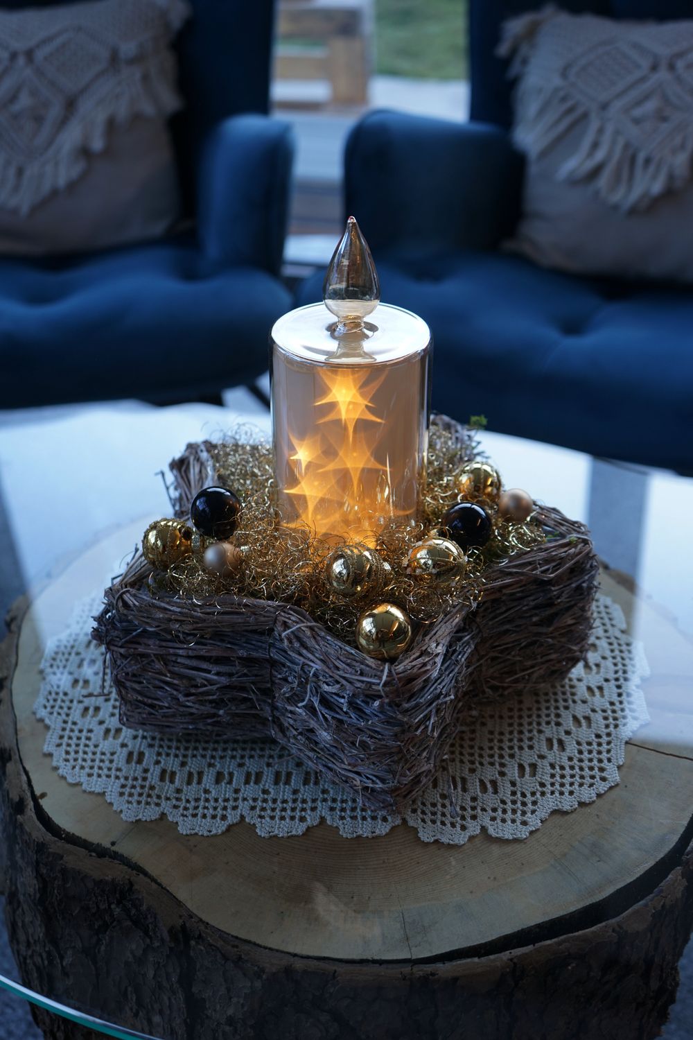 Adventsgesteck mit Glaskerze