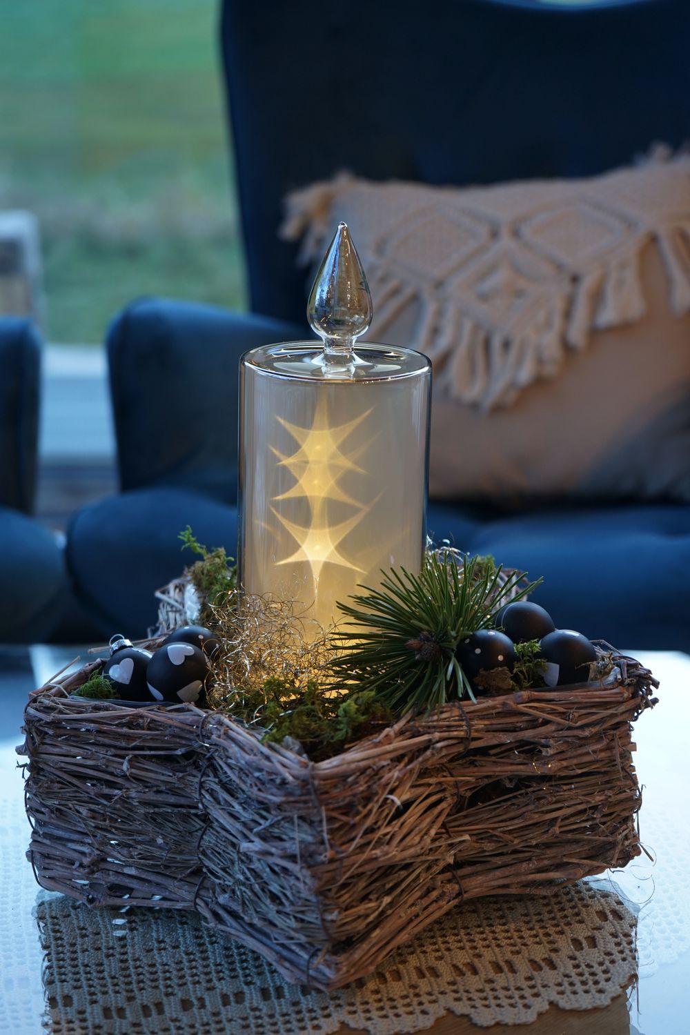 Adventsgesteck mit Glaskerze