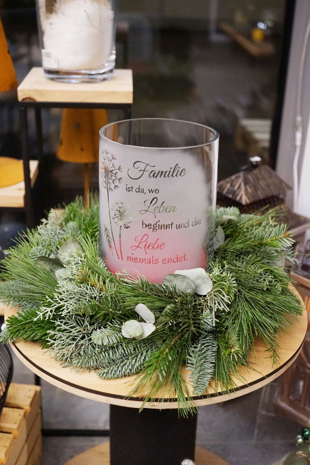 Windlicht Familie im handgebundenen Kranz