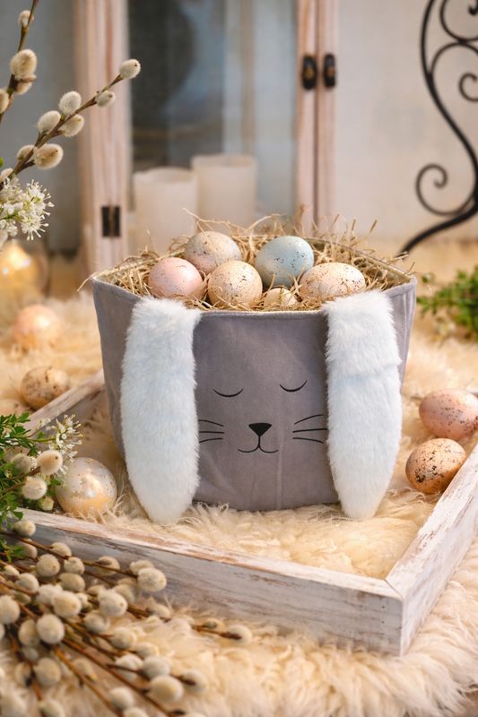 Osternest mit flaschigen Ohren