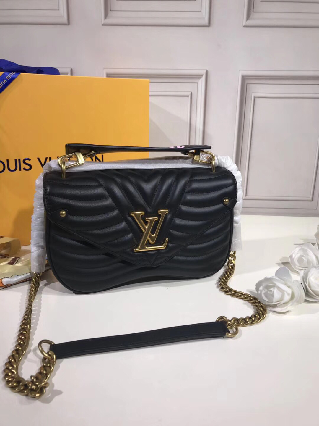 LOUIS VUITTON NEW WAVE CHAIN HANDBAG