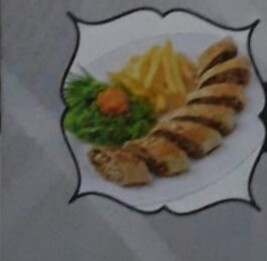 AL-NARJISE (Poulet) émincé de poulet mariné avec salade cornichon et sauce, frites