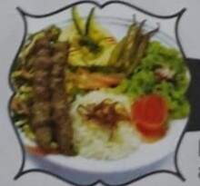 ASSIETTE KAFTA brochette d'agneau grillées, accompagnées de riz basmati et hommos