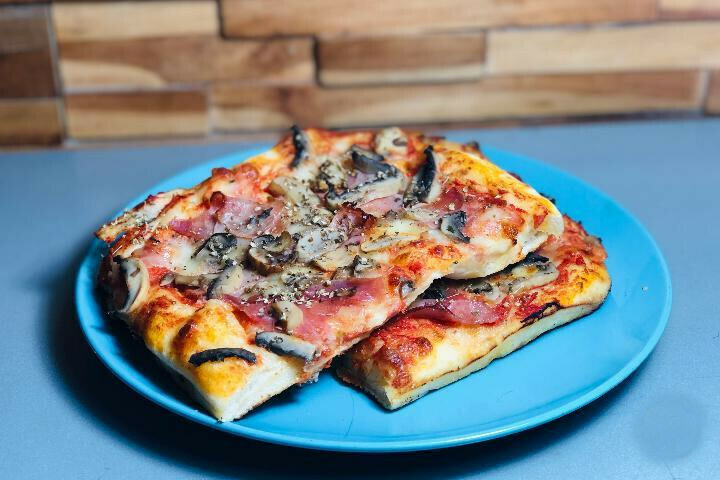 Prosciutto &amp; Funghi Trancio