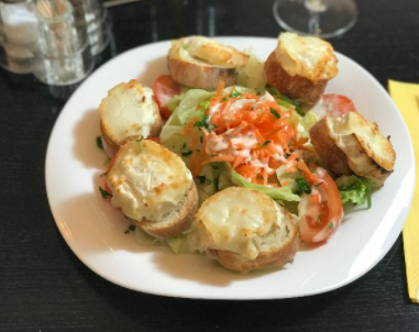 Salade de chèvre chaud