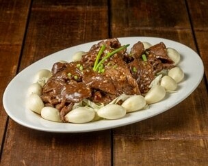 BŒUF A L&#39;AIL ET POIVRE