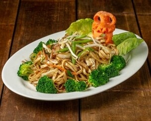 NOUILLES SAUTÉES AUX LÉGUMES