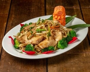 NOUILLES SAUTÉES AU POULET