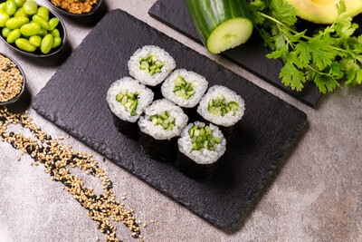 Maki avocat/concombre/cheese/radis jaune/omelette