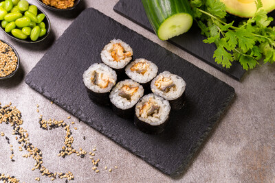 Maki crevettes avocat/anguille grillé