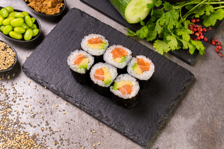 Maki saumon avocat/saumon cheese/thon cru/thon mayo