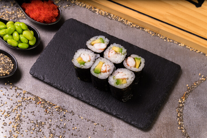 Maki crevettes avocat/anguille grillé