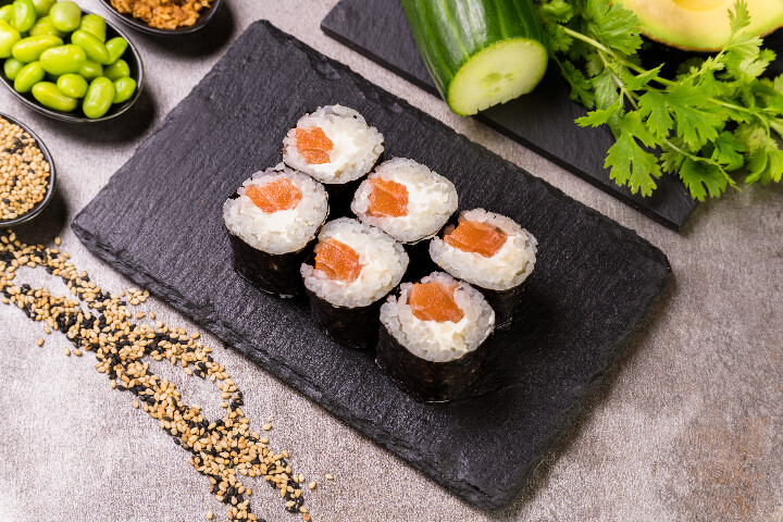 Maki saumon avocat/saumon cheese/thon cru/thon mayo