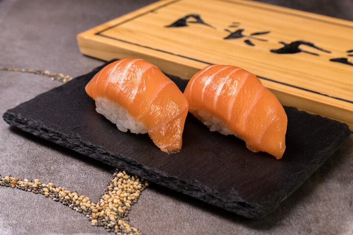 D1. Nigiri sushi saumon