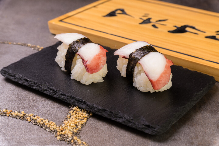 D9. Nigiri sushi poulpe