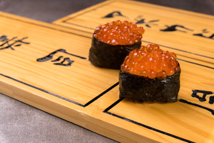 D13. Nigiri sushi œuf de saumon