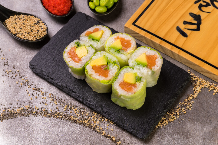 Spring saumon avocat rolls