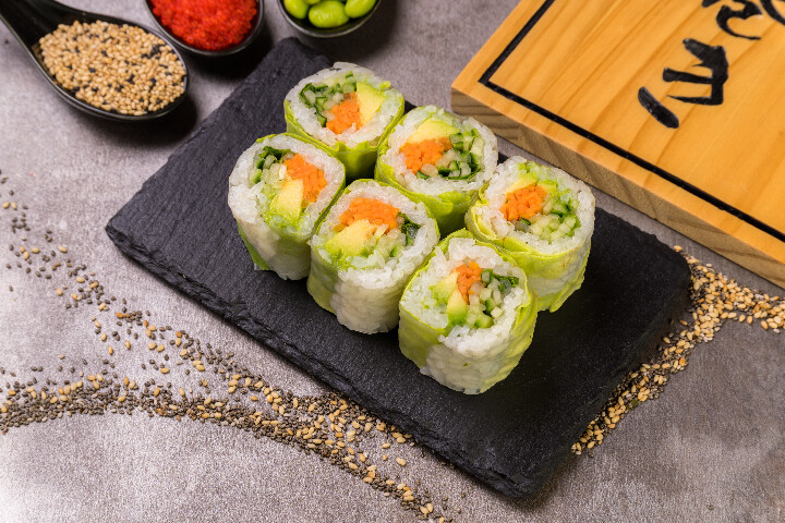 Spring avocat concombre carottes rolls