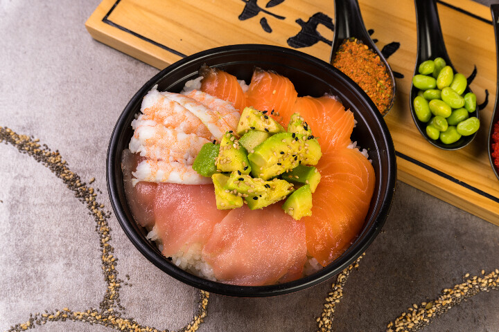 N4. Chirashi mixte