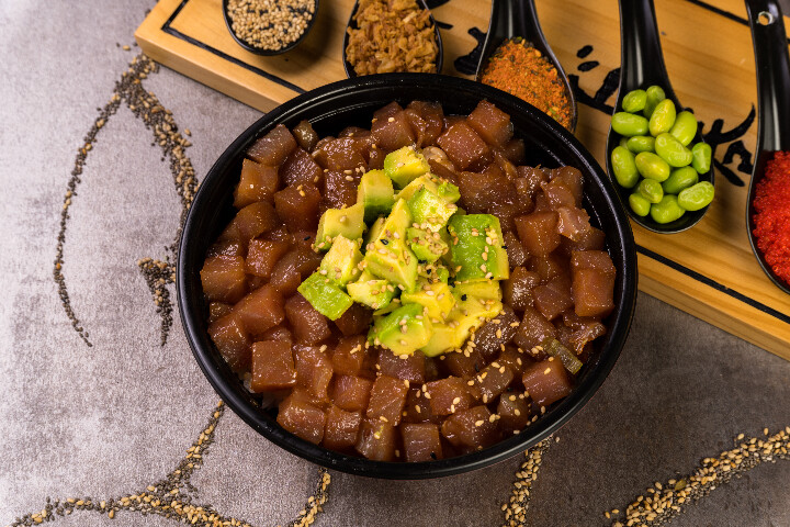 Chirashi tartare thon mariné avocat