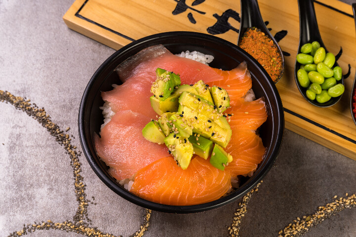 N3. Chirashi saumon thon