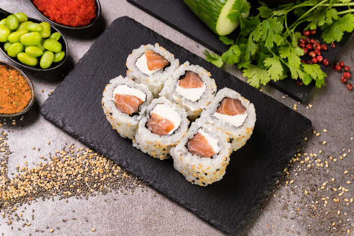 California saumon Cheese Rolls